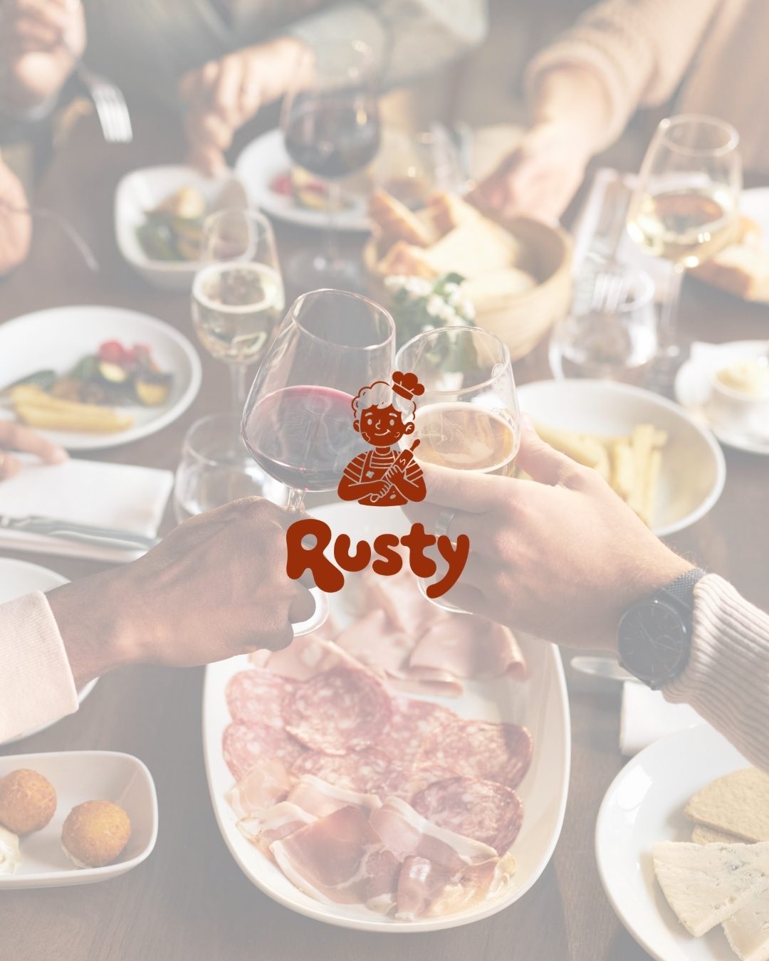 Marchio Rusty su una tavola imbandita