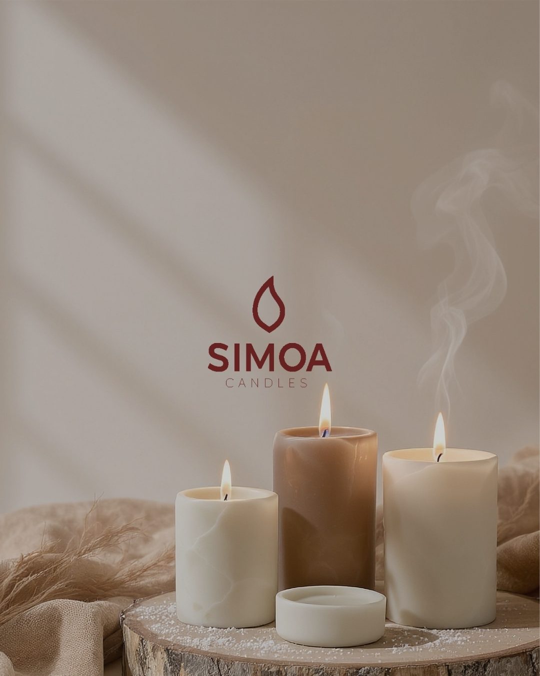 Marchio Simoa Candles su una composizione di candele